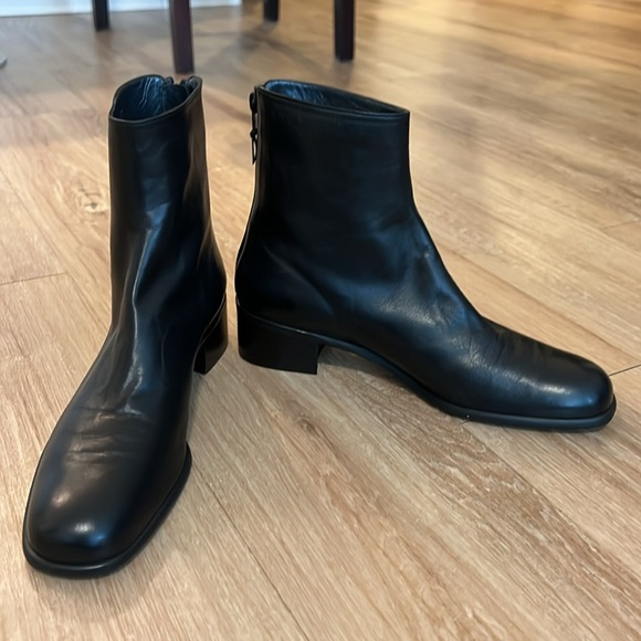 Stuart Weitzman black leather ankle boots, square tie, low heel  Size 11 AA NWOB - Picture 1 of 8